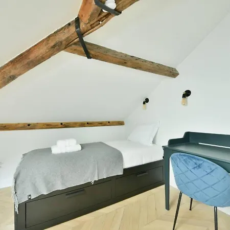 Luxurious 3br Near Champs Elysees Parisian Charm Apartamento *