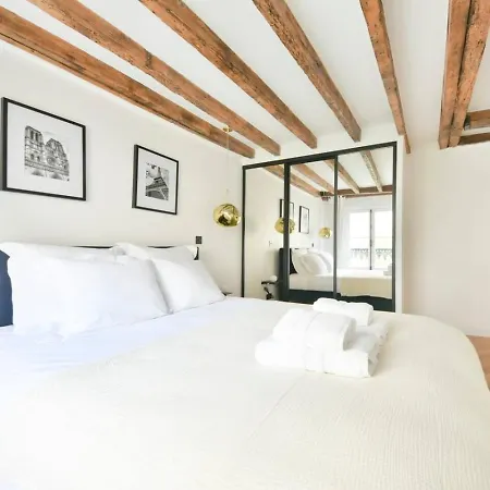 Luxurious 3br Near Champs Elysees Parisian Charm Parijs