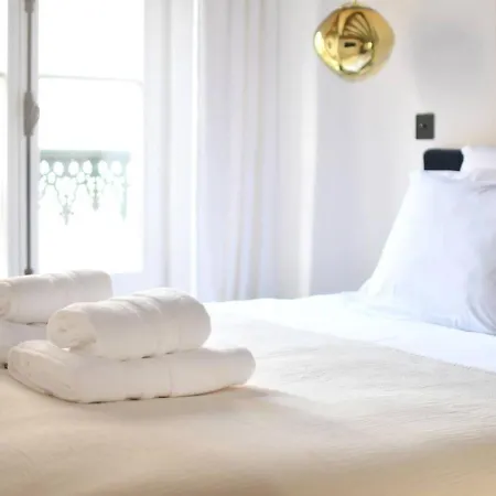 Appartement Luxurious 3br Near Champs Elysees Parisian Charm *